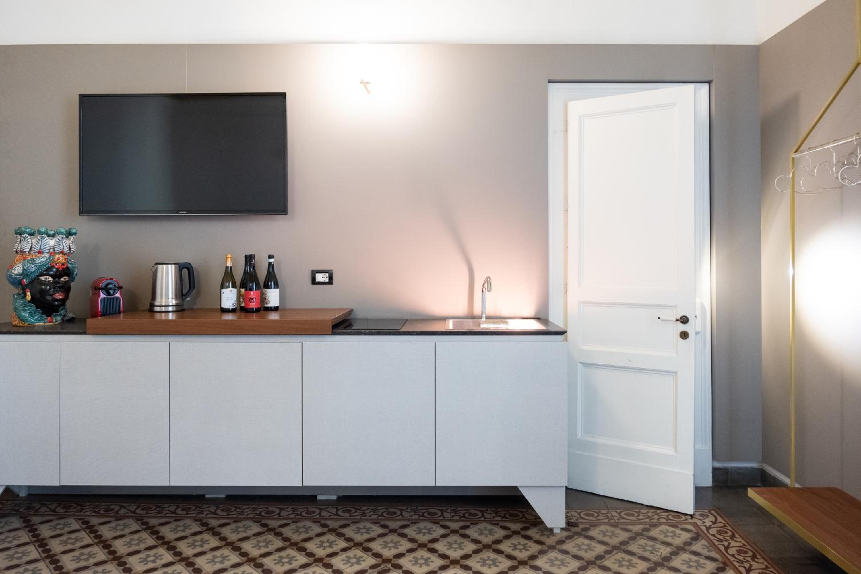 Scene Suites Apartments photo 5