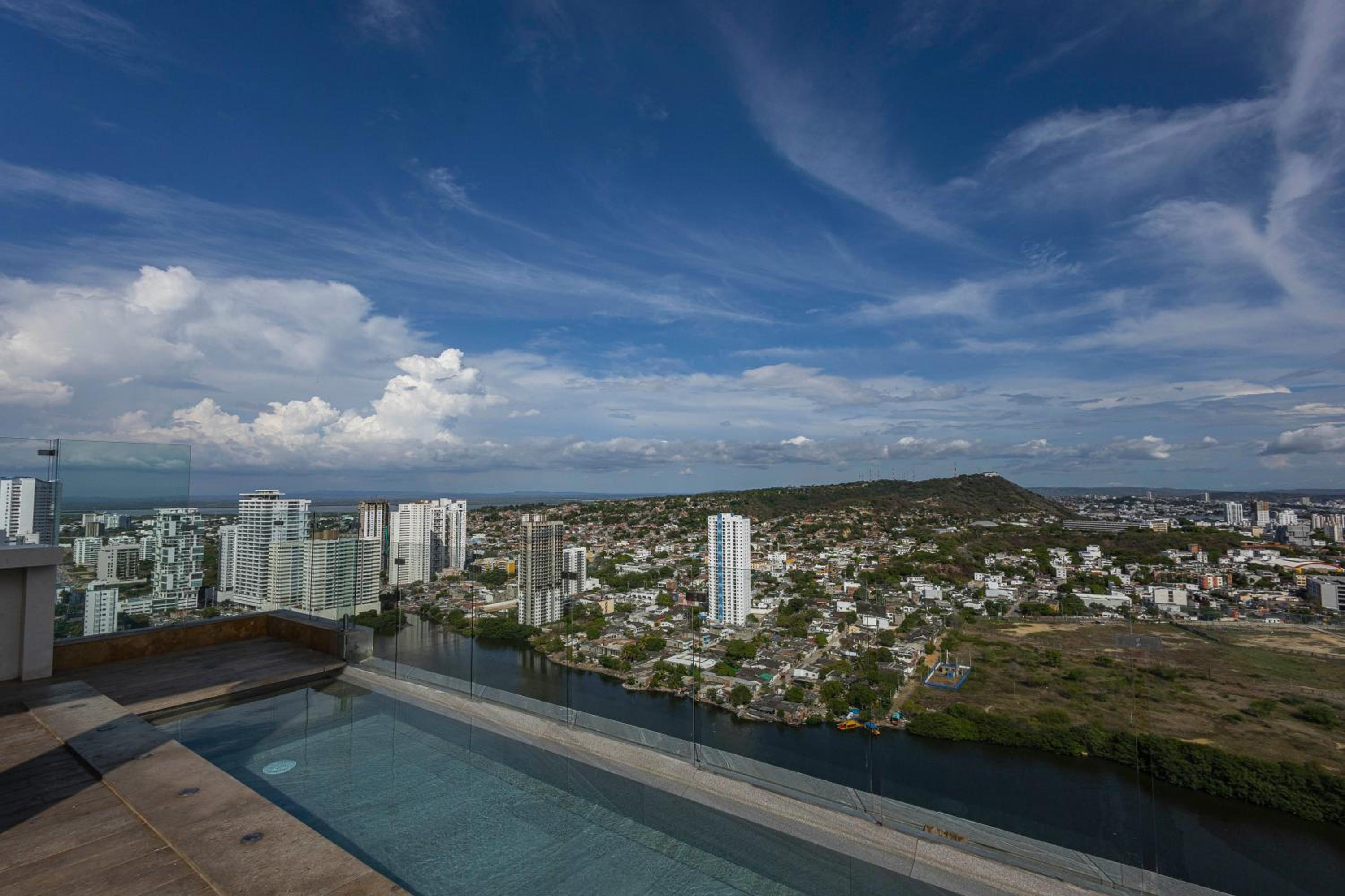 Cabrero Centro Tropical - Con vista al mar