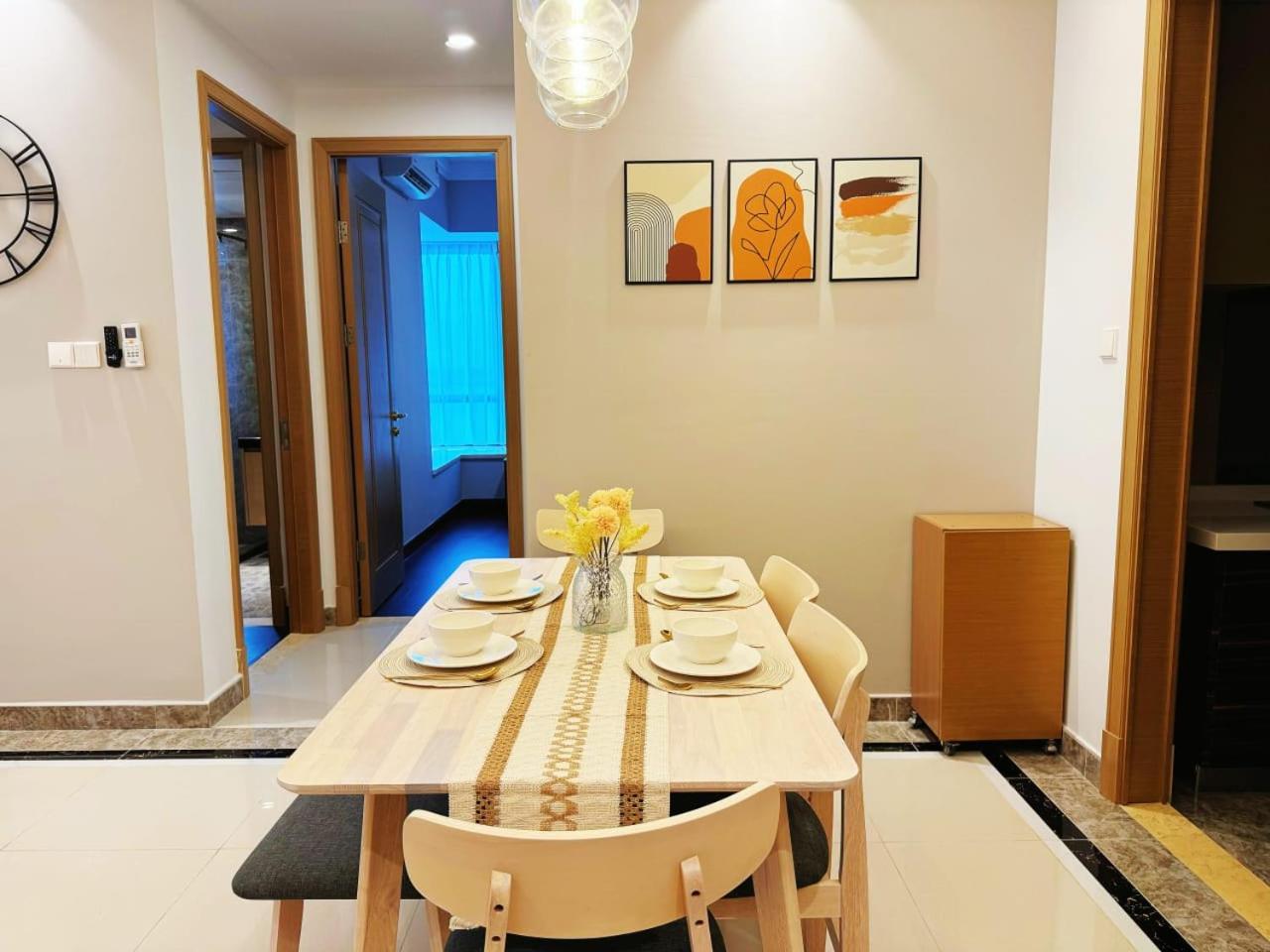 TheBess Hotel Tokyo is located adjacent to Singapore and offers a sea viewIt is a family business smart room with the sea view of Princess Bay富力公主湾