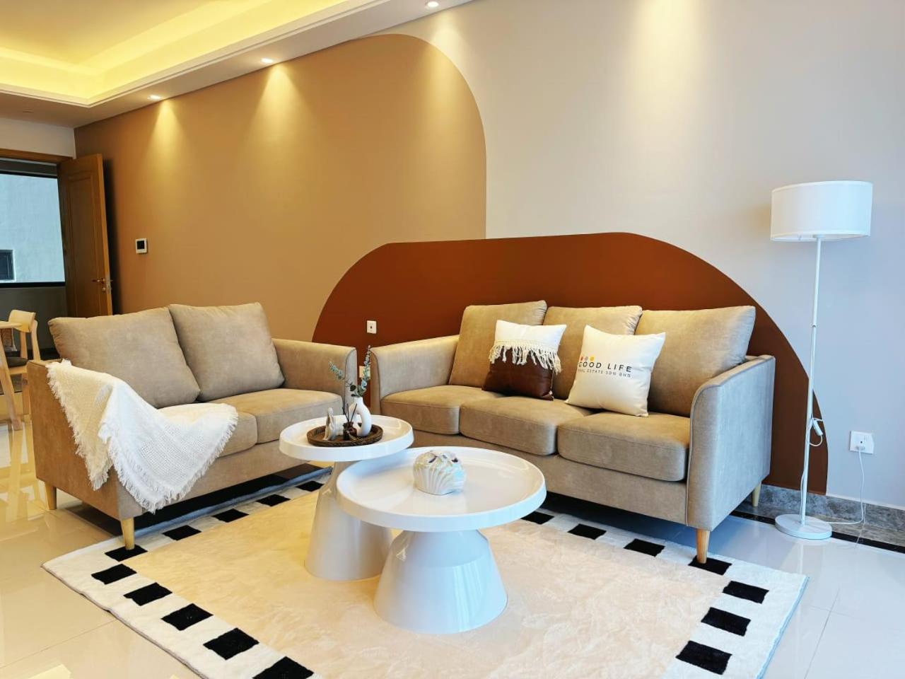 TheBess Hotel Tokyo is located adjacent to Singapore and offers a sea viewIt is a family business smart room with the sea view of Princess Bay富力公主湾