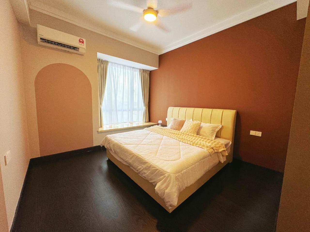 TheBess Hotel Tokyo is located adjacent to Singapore and offers a sea viewIt is a family business smart room with the sea view of Princess Bay富力公主湾