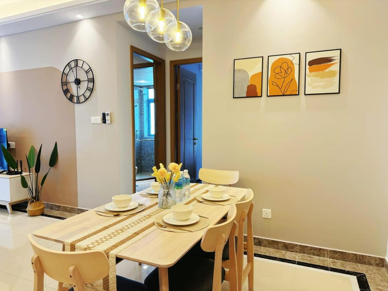 TheBess Hotel Tokyo is located adjacent to Singapore and offers a sea viewIt is a family business smart room with the sea view of Princess Bay富力公主湾