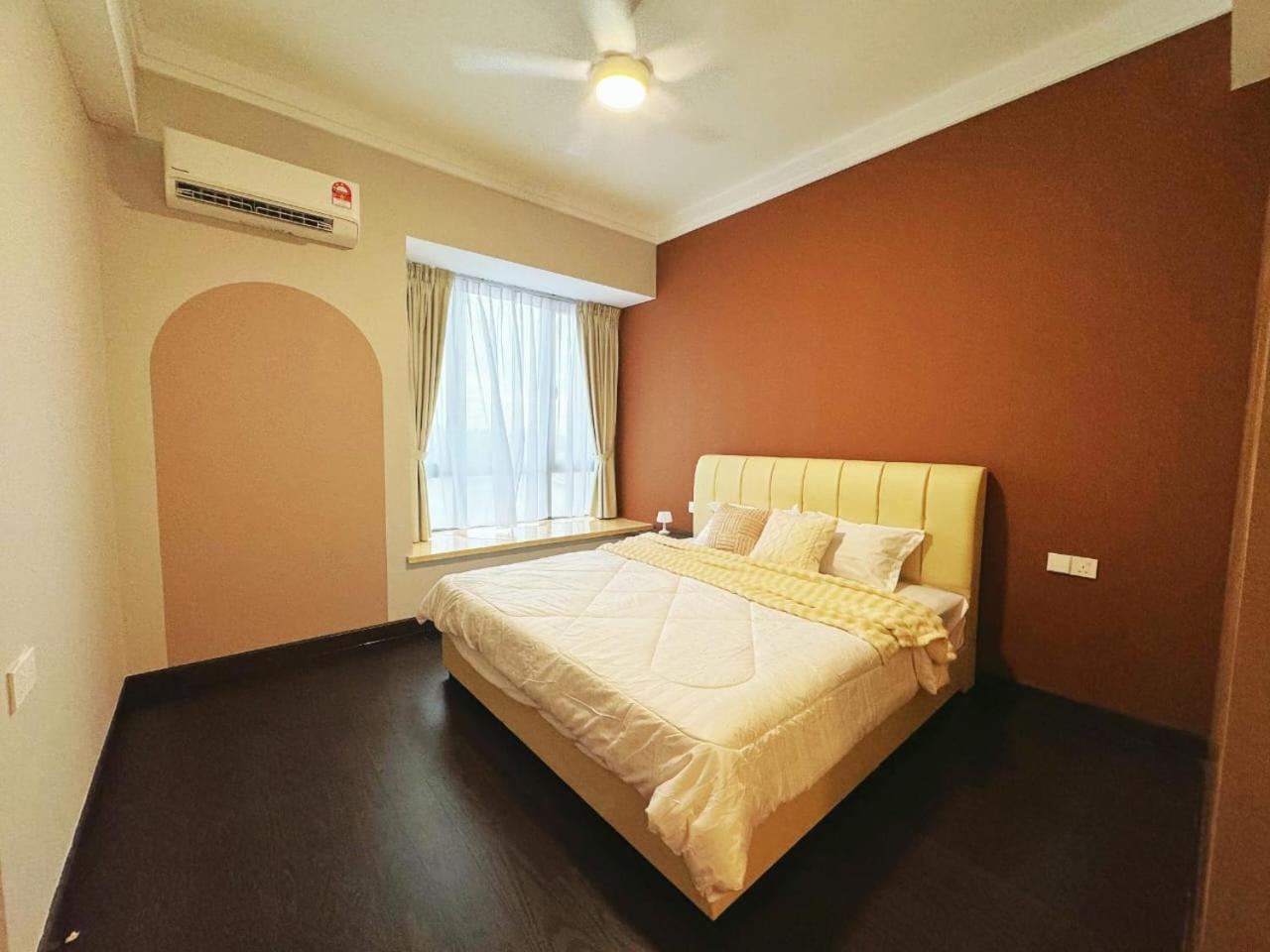 TheBess Hotel Tokyo is located adjacent to Singapore and offers a sea viewIt is a family business smart room with the sea view of Princess Bay富力公主湾