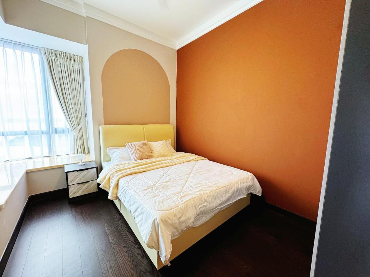 TheBess Hotel Tokyo is located adjacent to Singapore and offers a sea viewIt is a family business smart room with the sea view of Princess Bay富力公主湾
