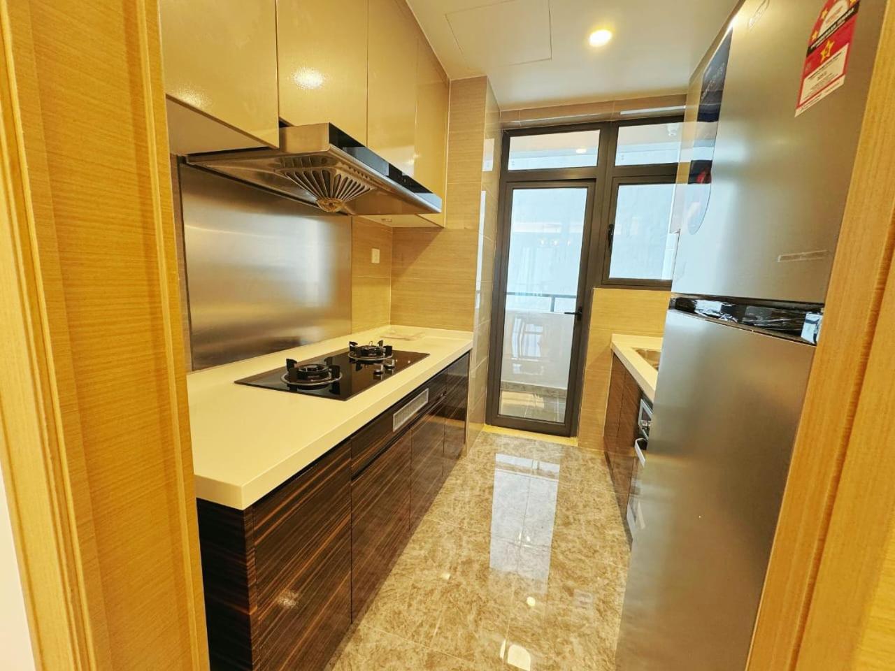TheBess Hotel Tokyo is located adjacent to Singapore and offers a sea viewIt is a family business smart room with the sea view of Princess Bay富力公主湾