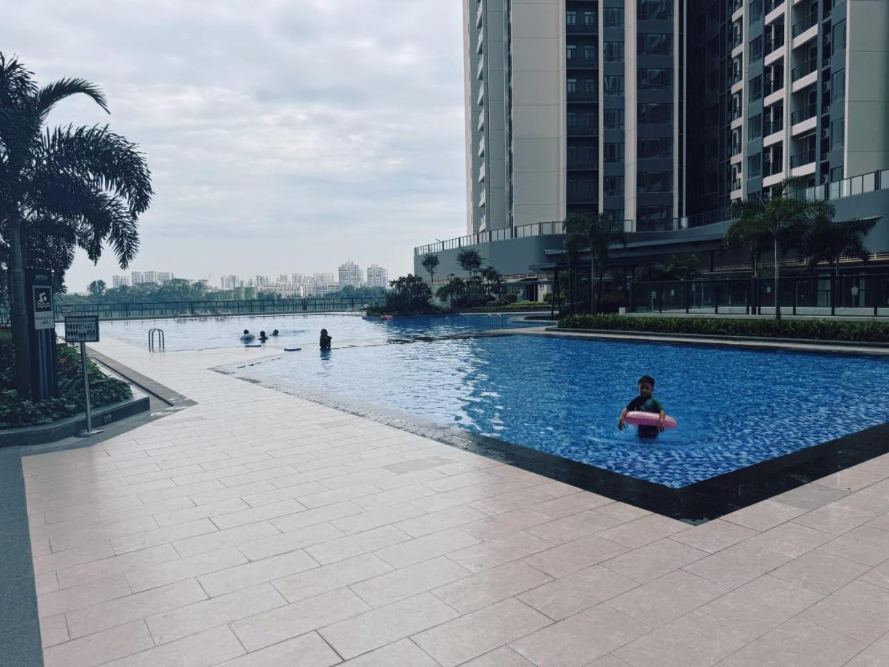 TheBess Hotel Tokyo is located adjacent to Singapore and offers a sea viewIt is a family business smart room with the sea view of Princess Bay富力公主湾