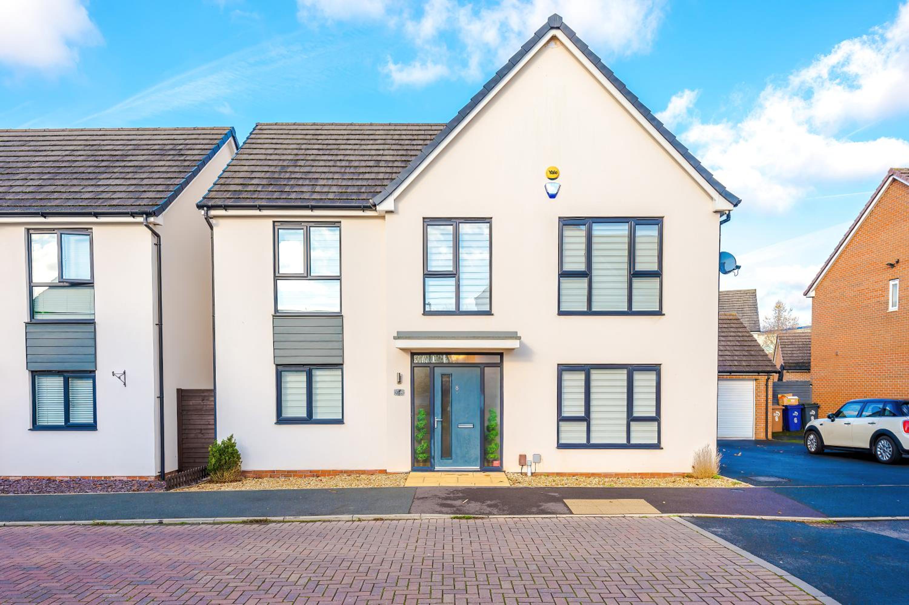 Hasting's House by YourStays - 3 Bedroom House in Stoke-on-Trent view 5