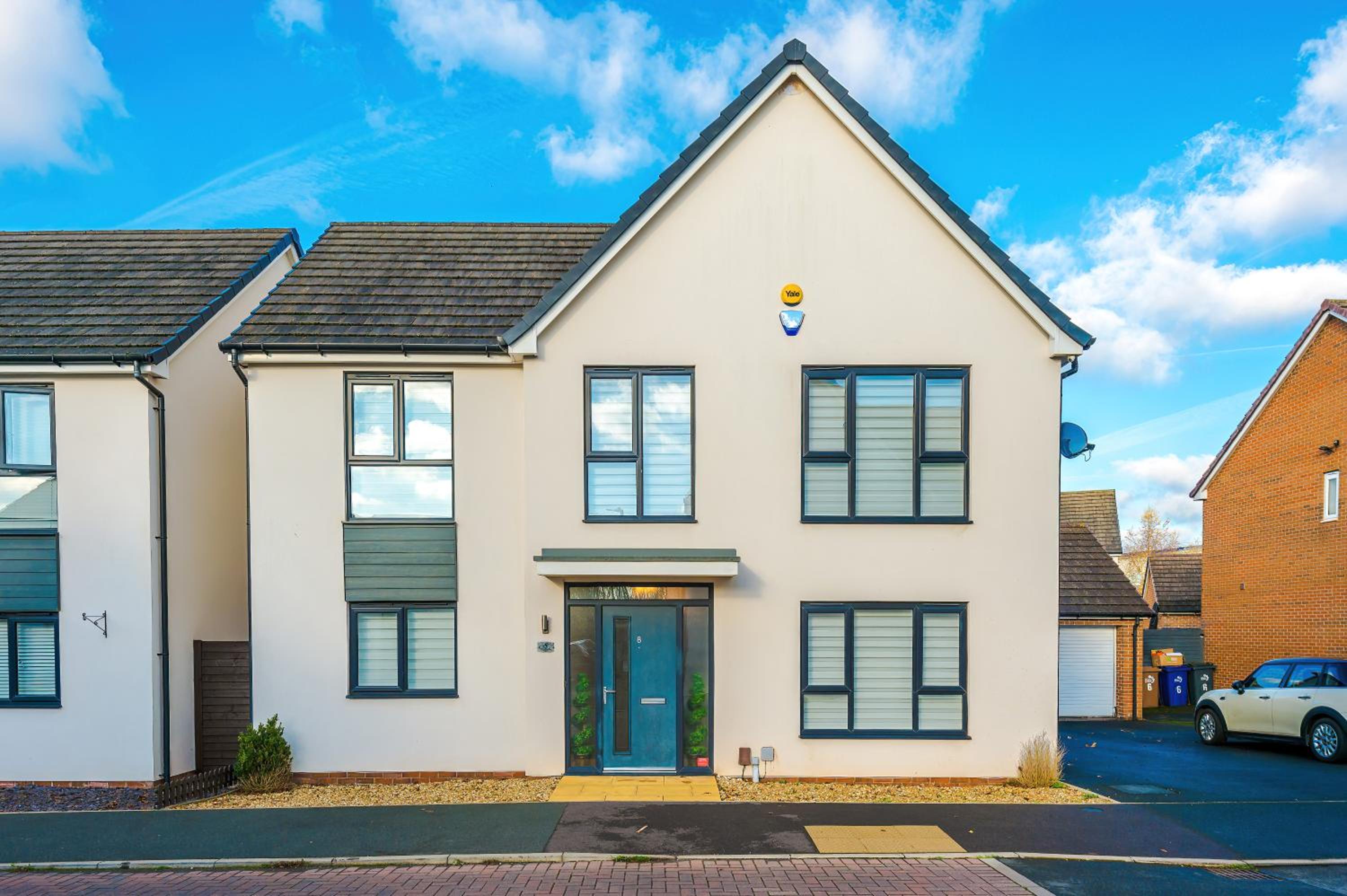 Hasting's House by YourStays - 3 Bedroom House in Stoke-on-Trent view 2