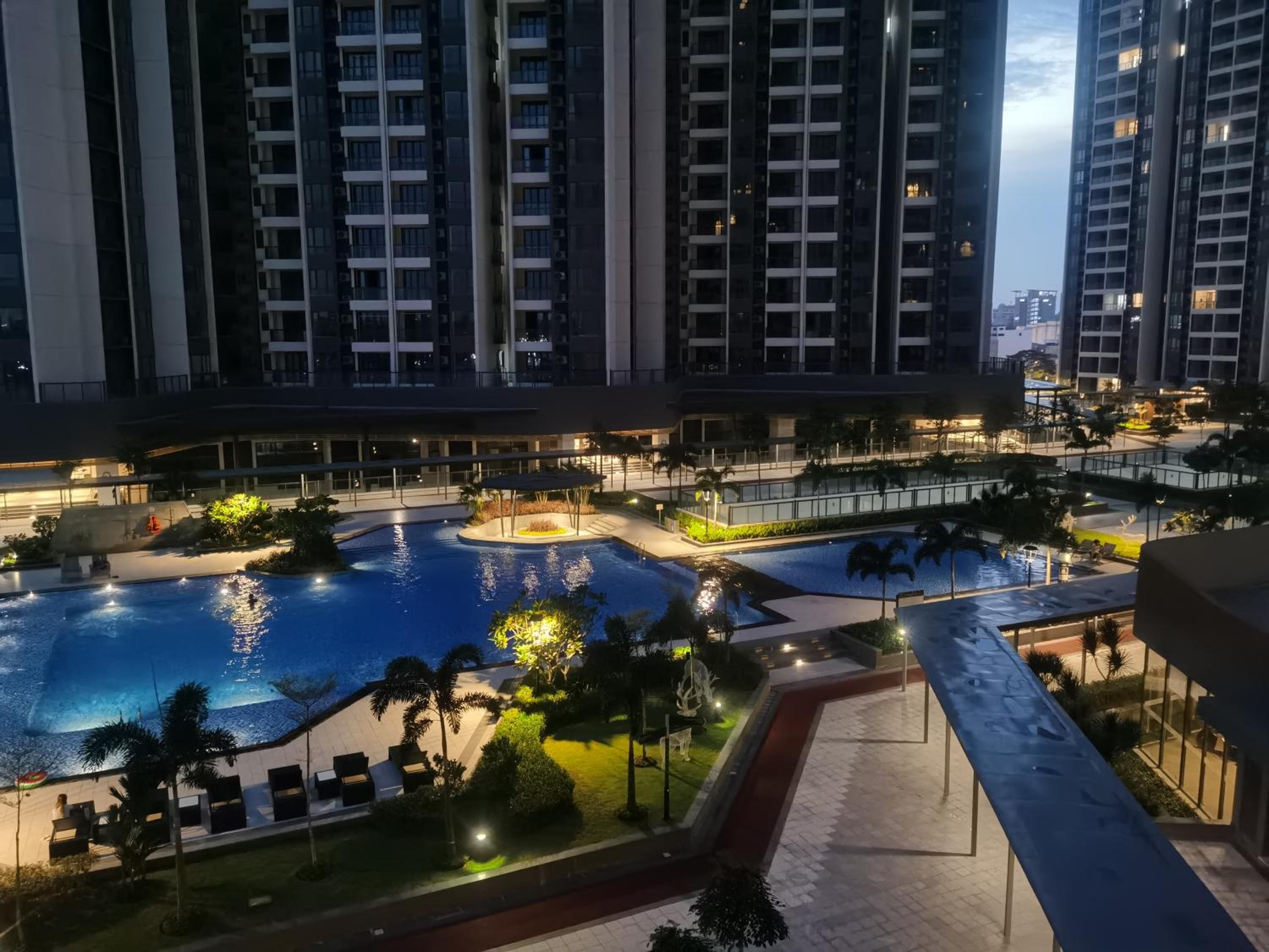 TheBess Hotel Tokyo is located adjacent to Singapore and offers a sea viewIt is a family business smart room with the sea view of Princess Bay富力公主湾
