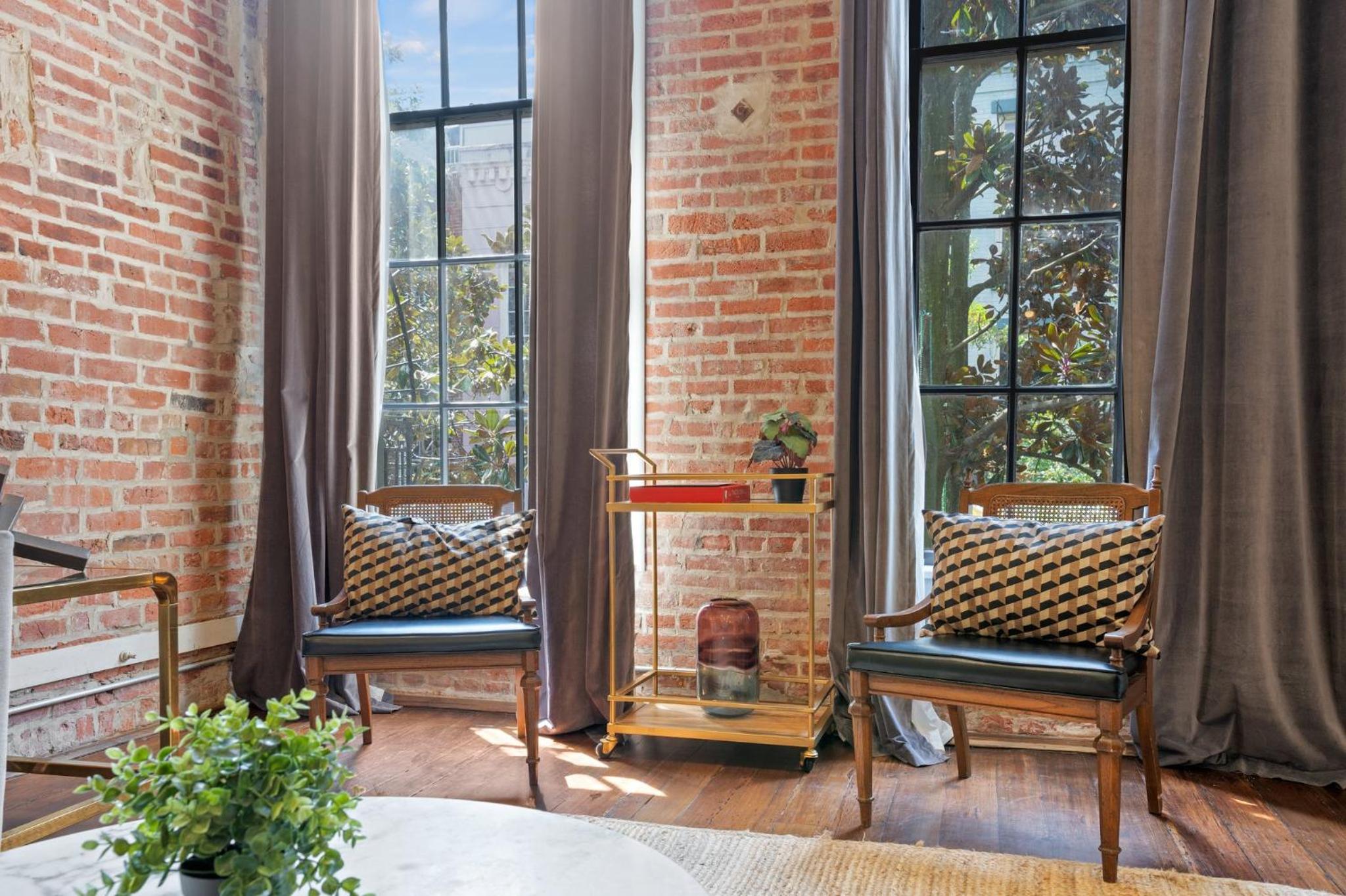 Bourbon Street Hotel Stay Group Friendly — New Orleans