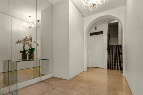 Warwick House Apartment