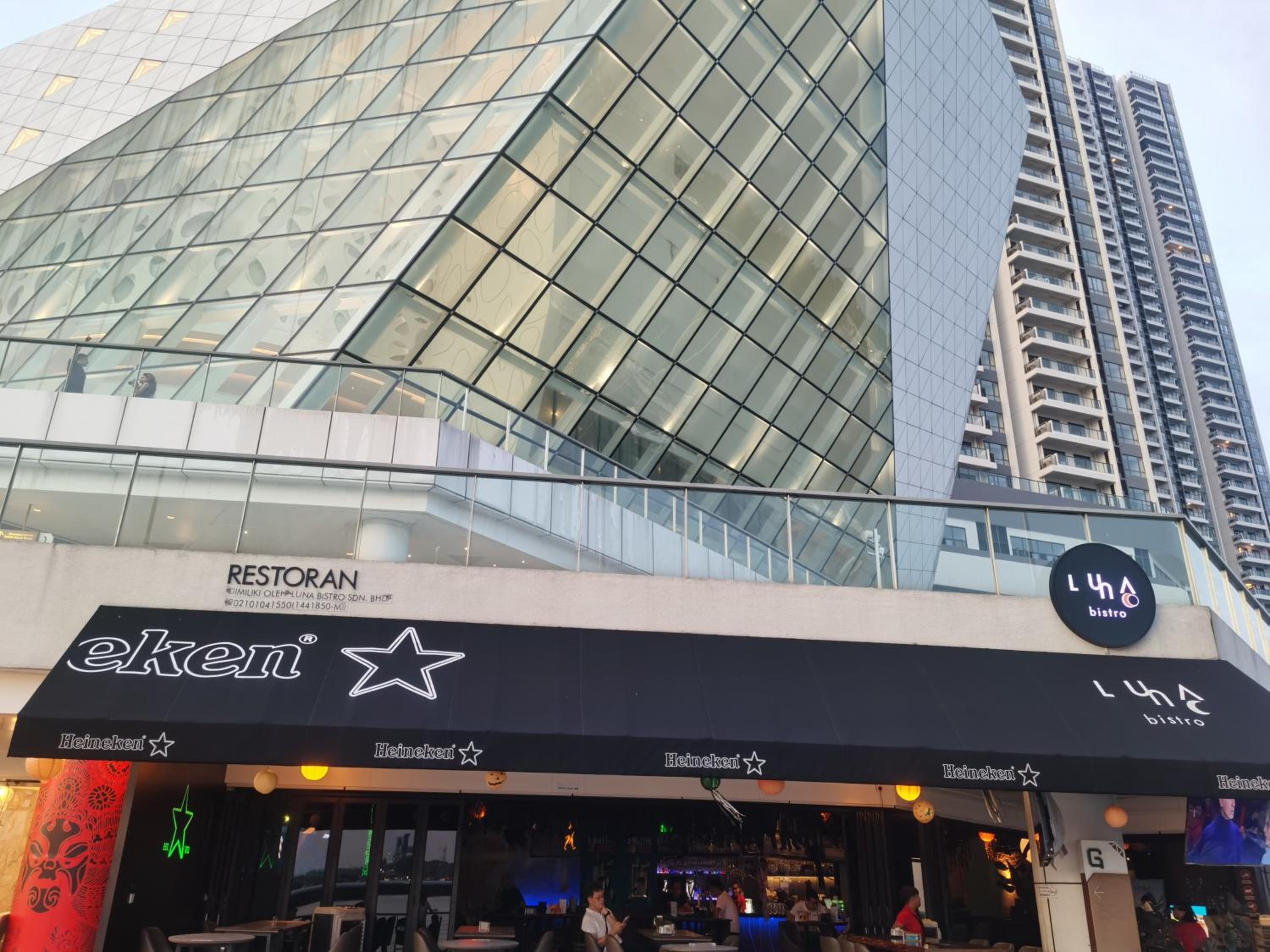 TheBess Hotel Tokyo is located adjacent to Singapore and offers a sea viewIt is a family business smart room with the sea view of Princess Bay富力公主湾
