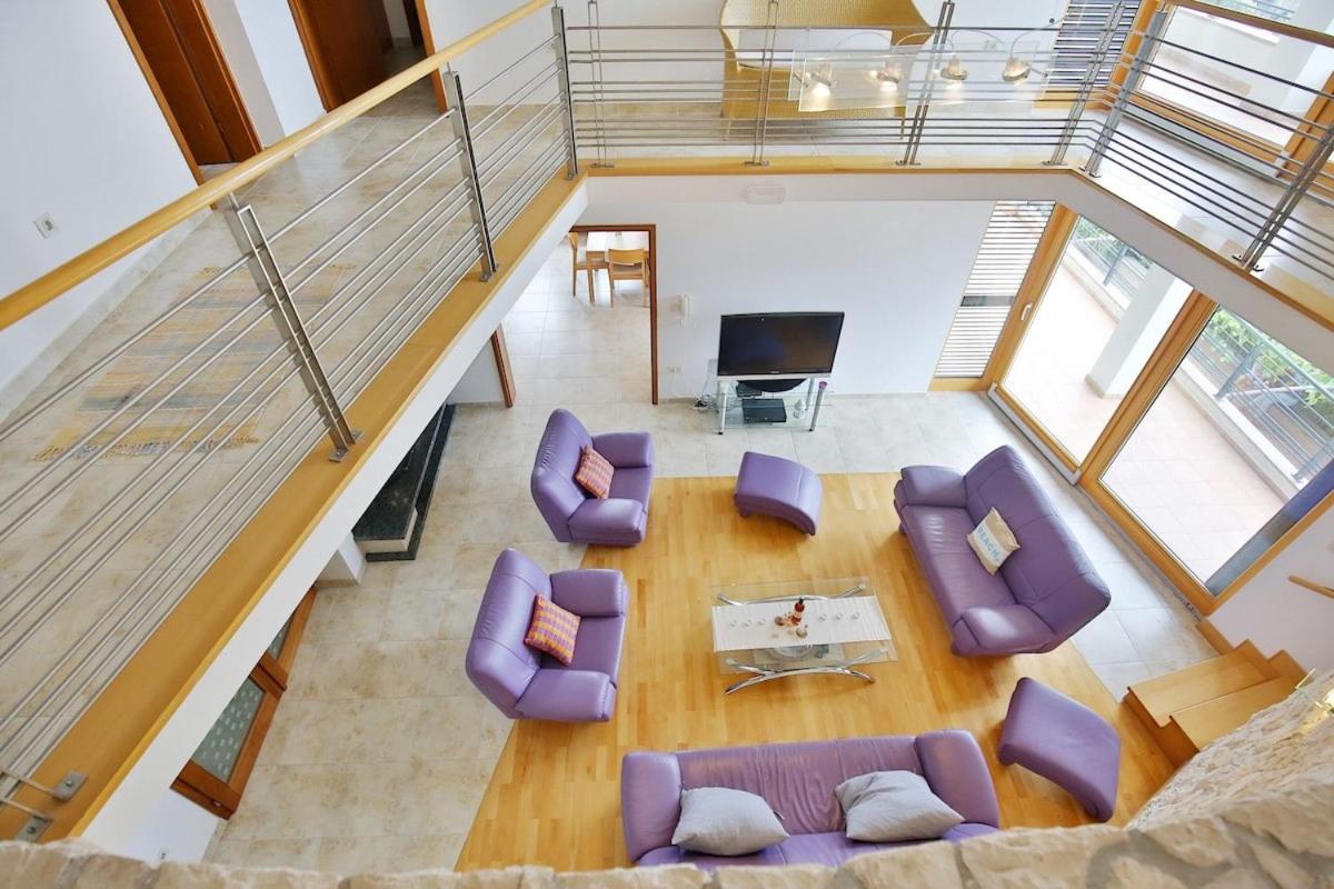Villa Paradise in Zadar with 6 bedrooms, pool and gaming room