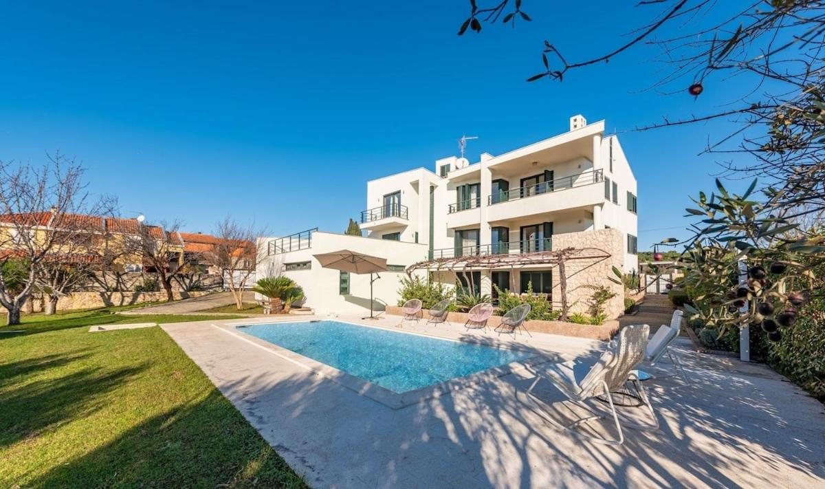 Villa Paradise in Zadar with 6 bedrooms, pool and gaming room