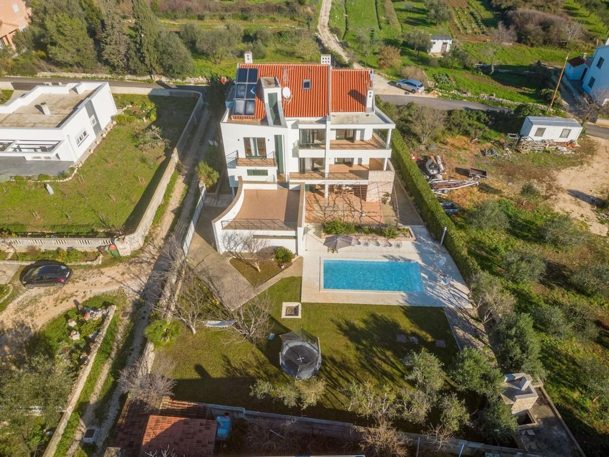 Villa Paradise in Zadar with 6 bedrooms, pool and gaming room