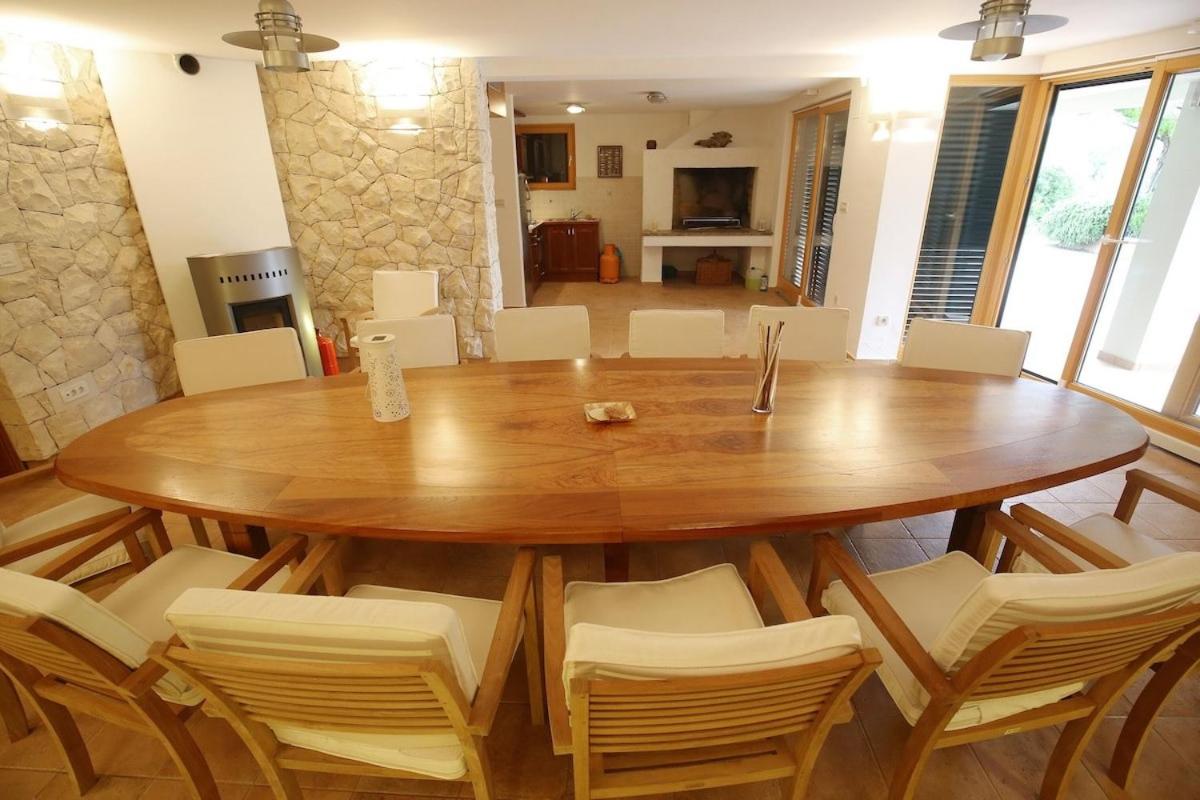 Villa Paradise in Zadar with 6 bedrooms, pool and gaming room