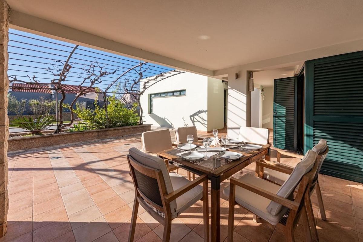 Villa Paradise in Zadar with 6 bedrooms, pool and gaming room