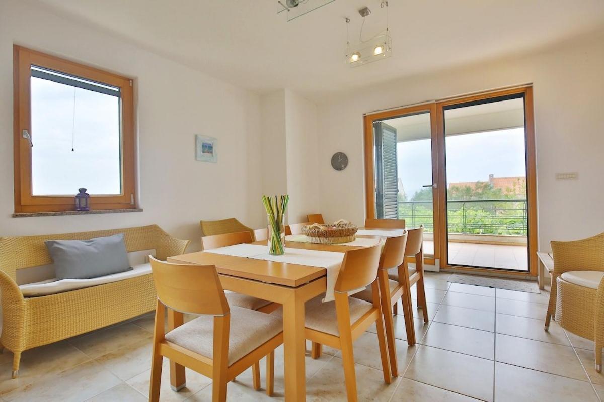 Villa Paradise in Zadar with 6 bedrooms, pool and gaming room