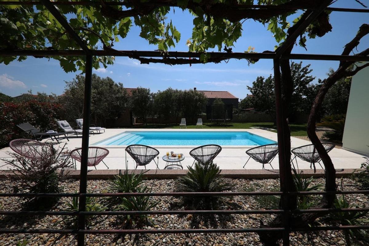 Villa Paradise in Zadar with 6 bedrooms, pool and gaming room