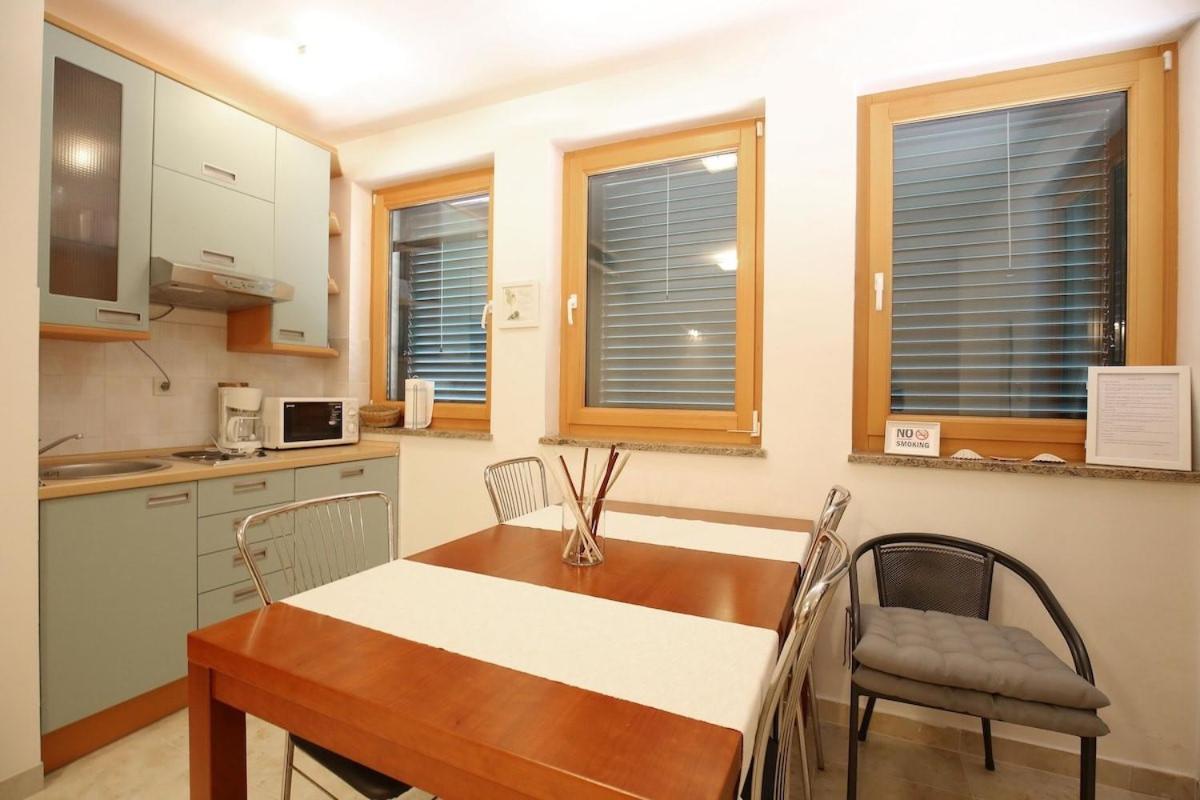 Villa Paradise in Zadar with 6 bedrooms, pool and gaming room