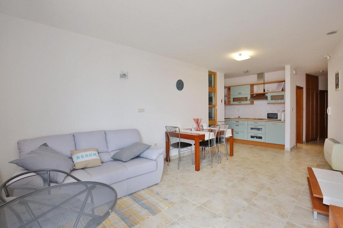 Villa Paradise in Zadar with 6 bedrooms, pool and gaming room