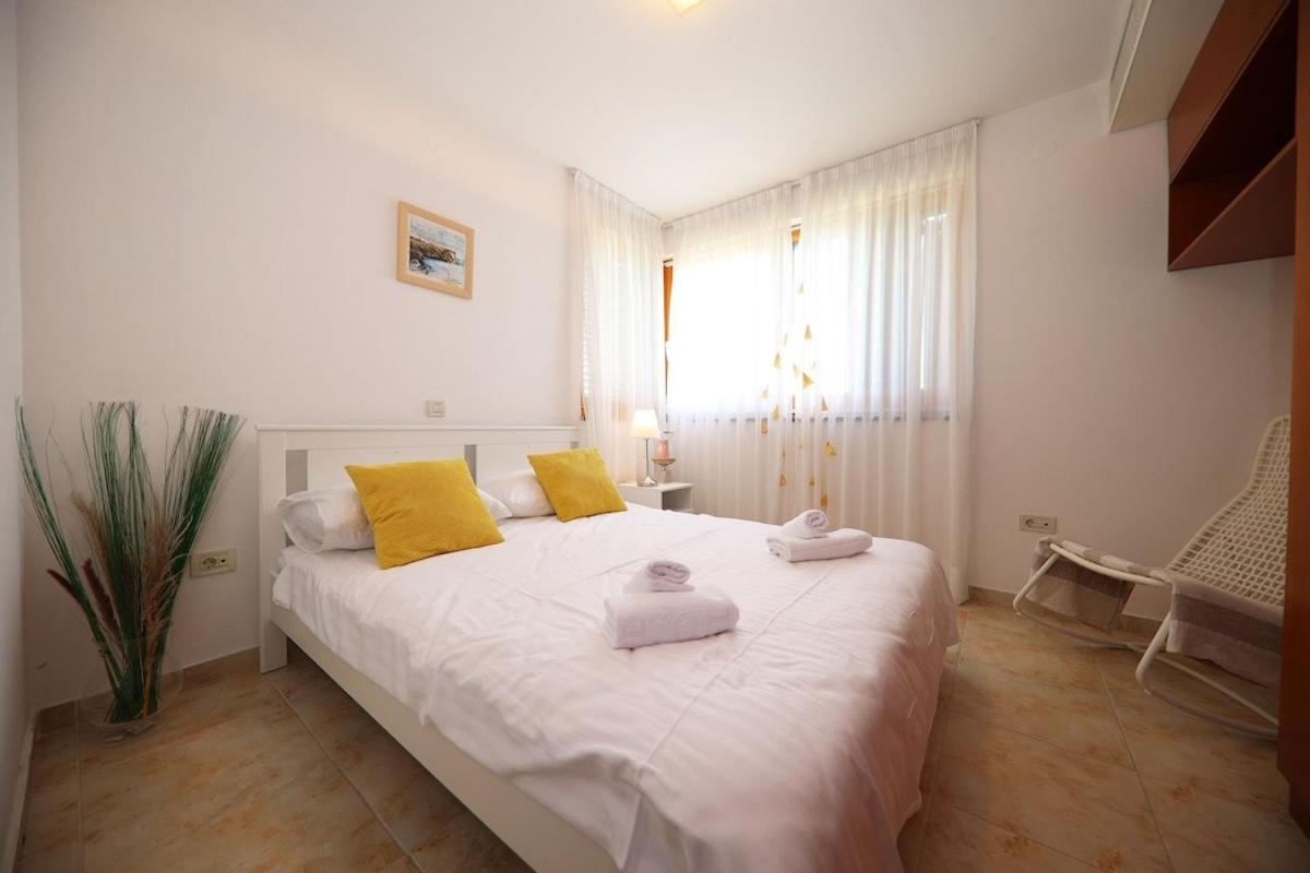 Villa Paradise in Zadar with 6 bedrooms, pool and gaming room