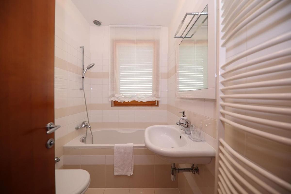 Villa Paradise in Zadar with 6 bedrooms, pool and gaming room