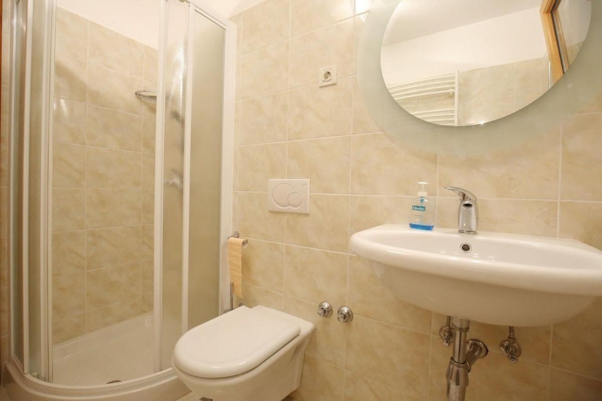 Villa Paradise in Zadar with 6 bedrooms, pool and gaming room