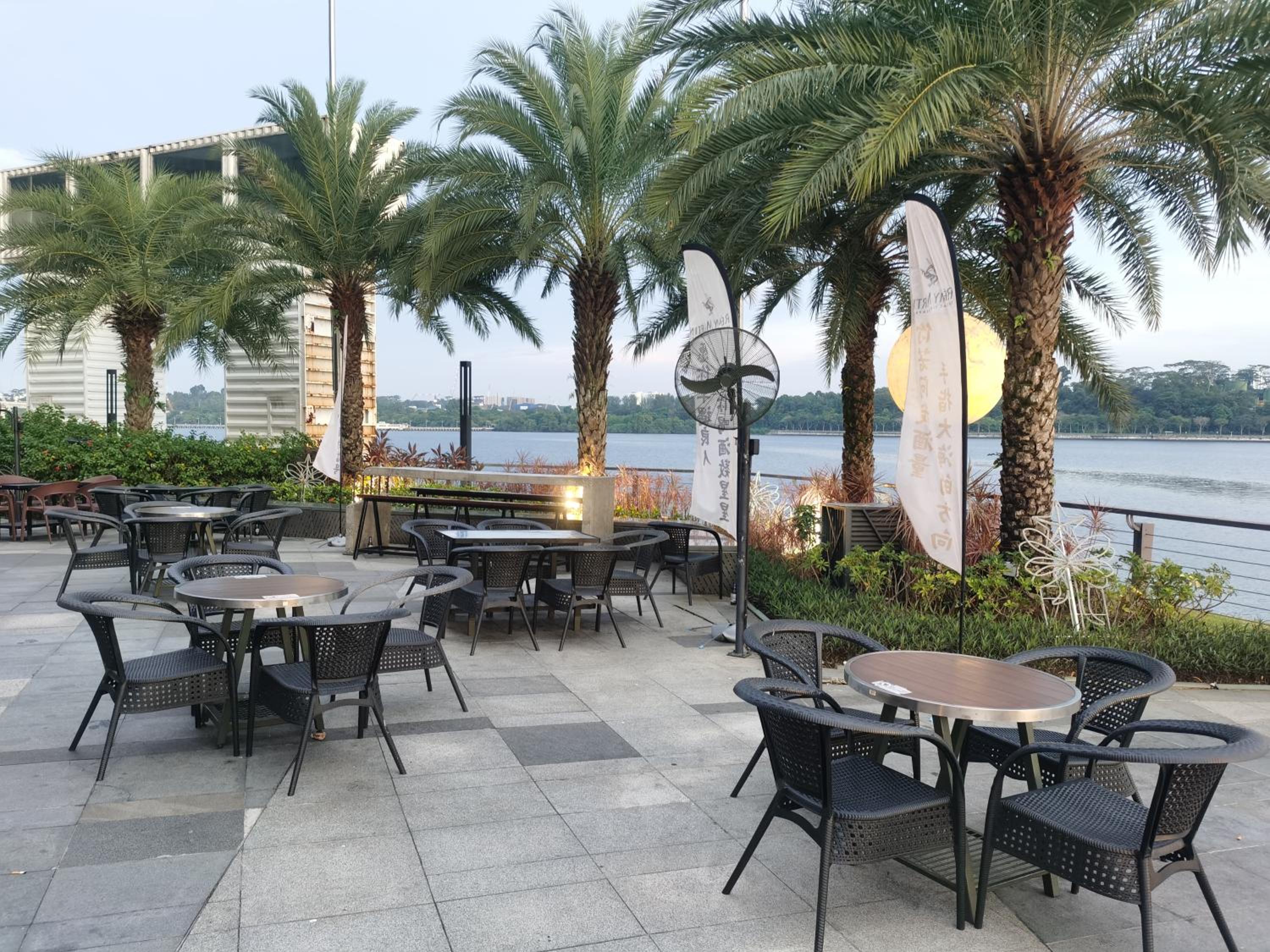 TheBess Hotel Tokyo is located adjacent to Singapore and offers a sea viewIt is a family business smart room with the sea view of Princess Bay富力公主湾
