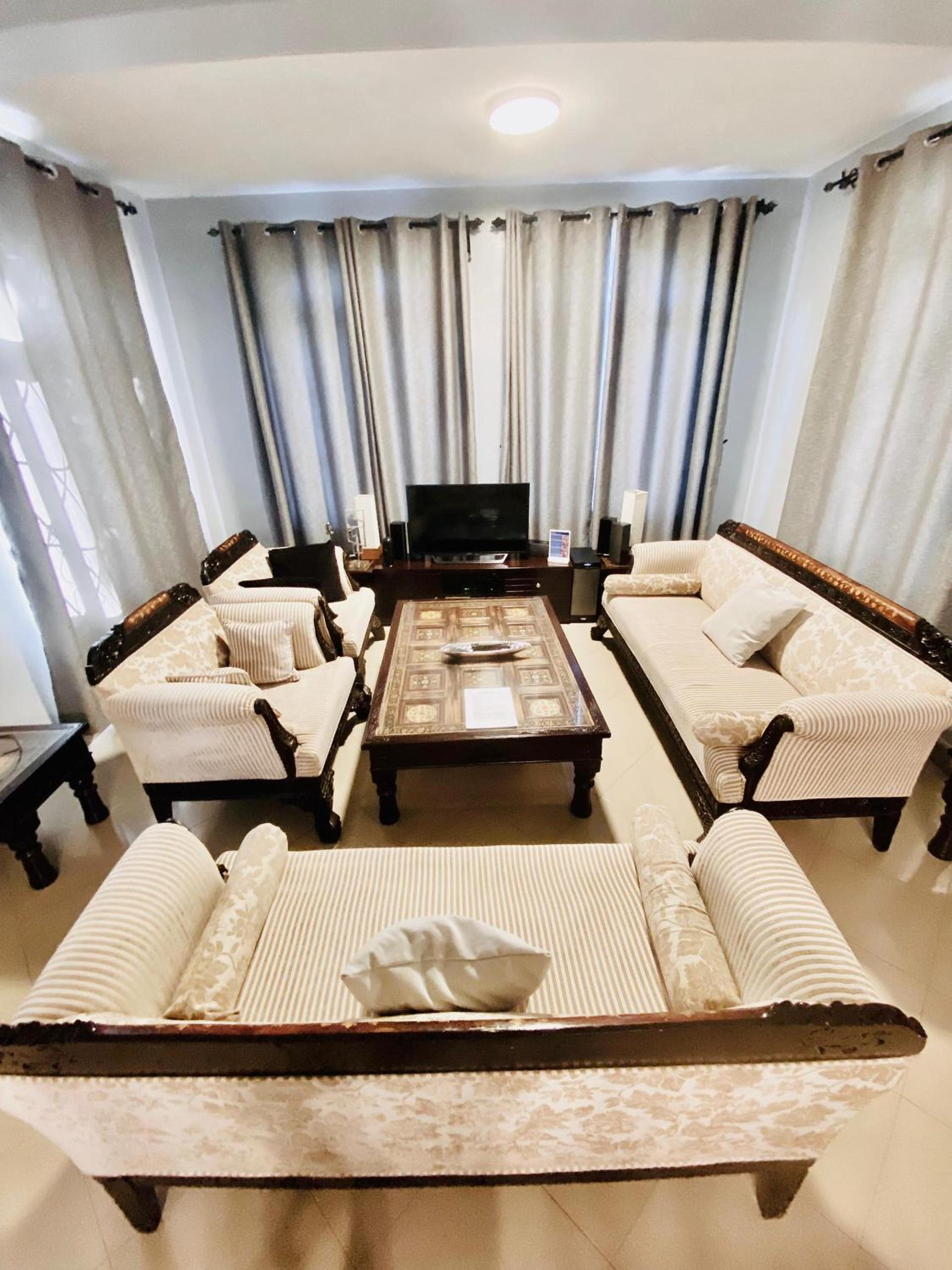 Jacomo Residences