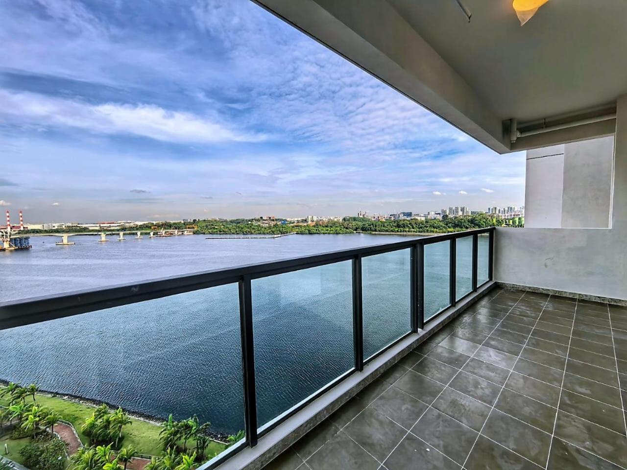 TheBess Hotel Tokyo is located adjacent to Singapore and offers a sea viewIt is a family business smart room with the sea view of Princess Bay富力公主湾