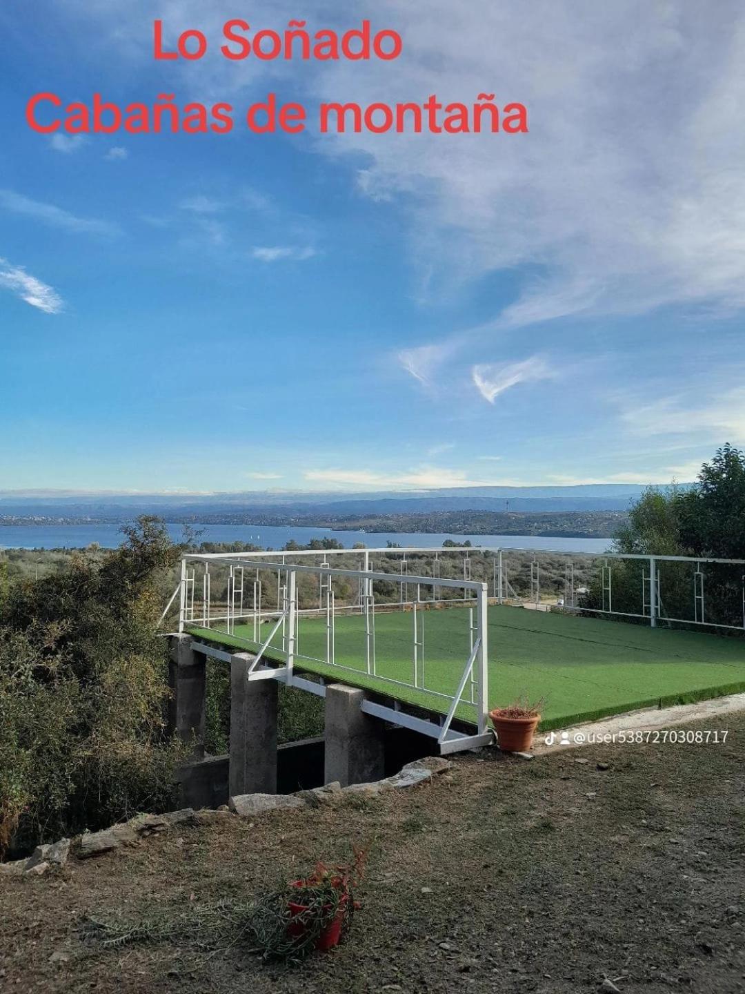 Cabaña frente al Lago San Roque Vista única pileta infinito wifi