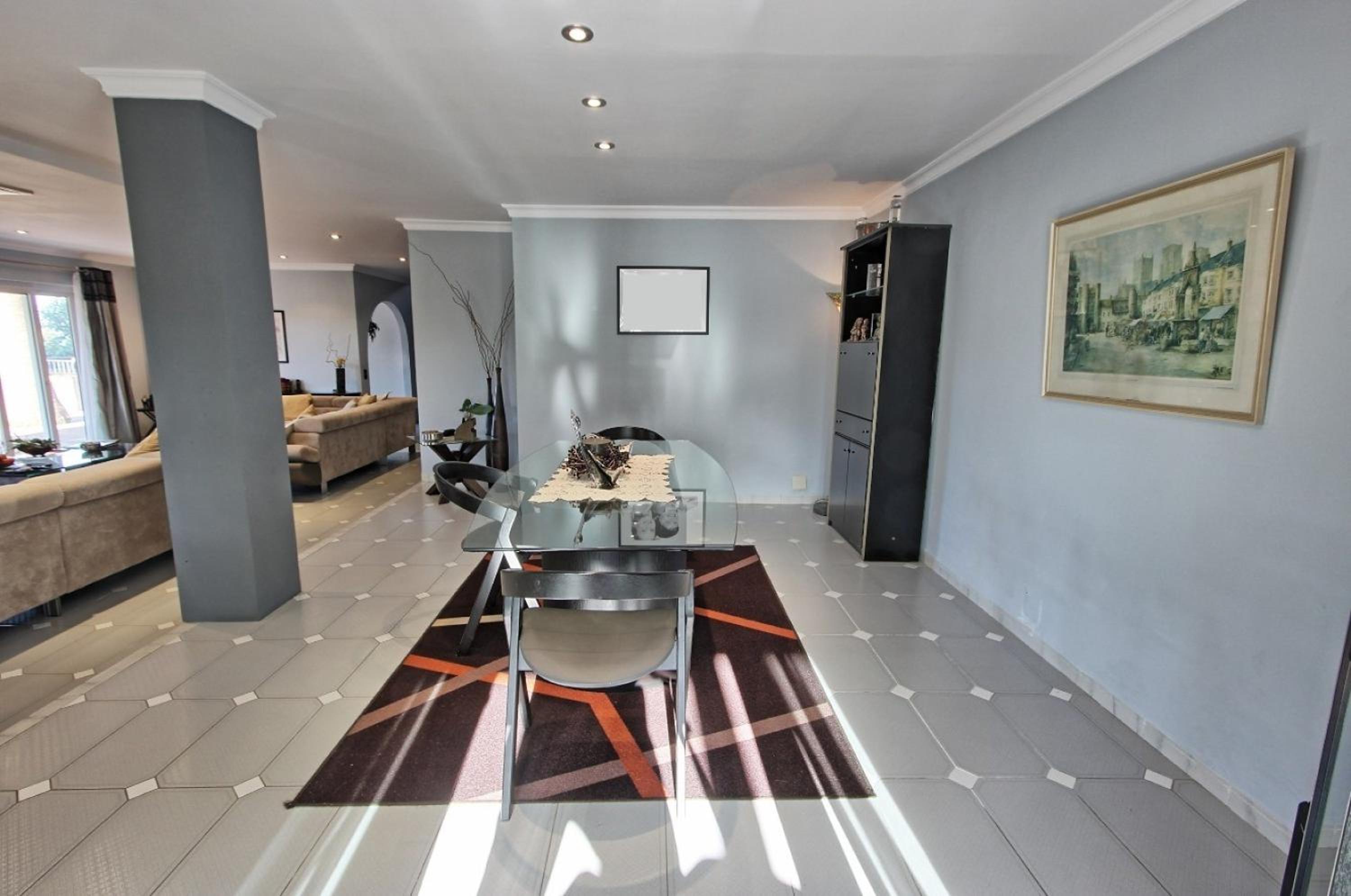 Villa Espaciosa con Piscina y Vistas al Mediterráneo en Torremolinos