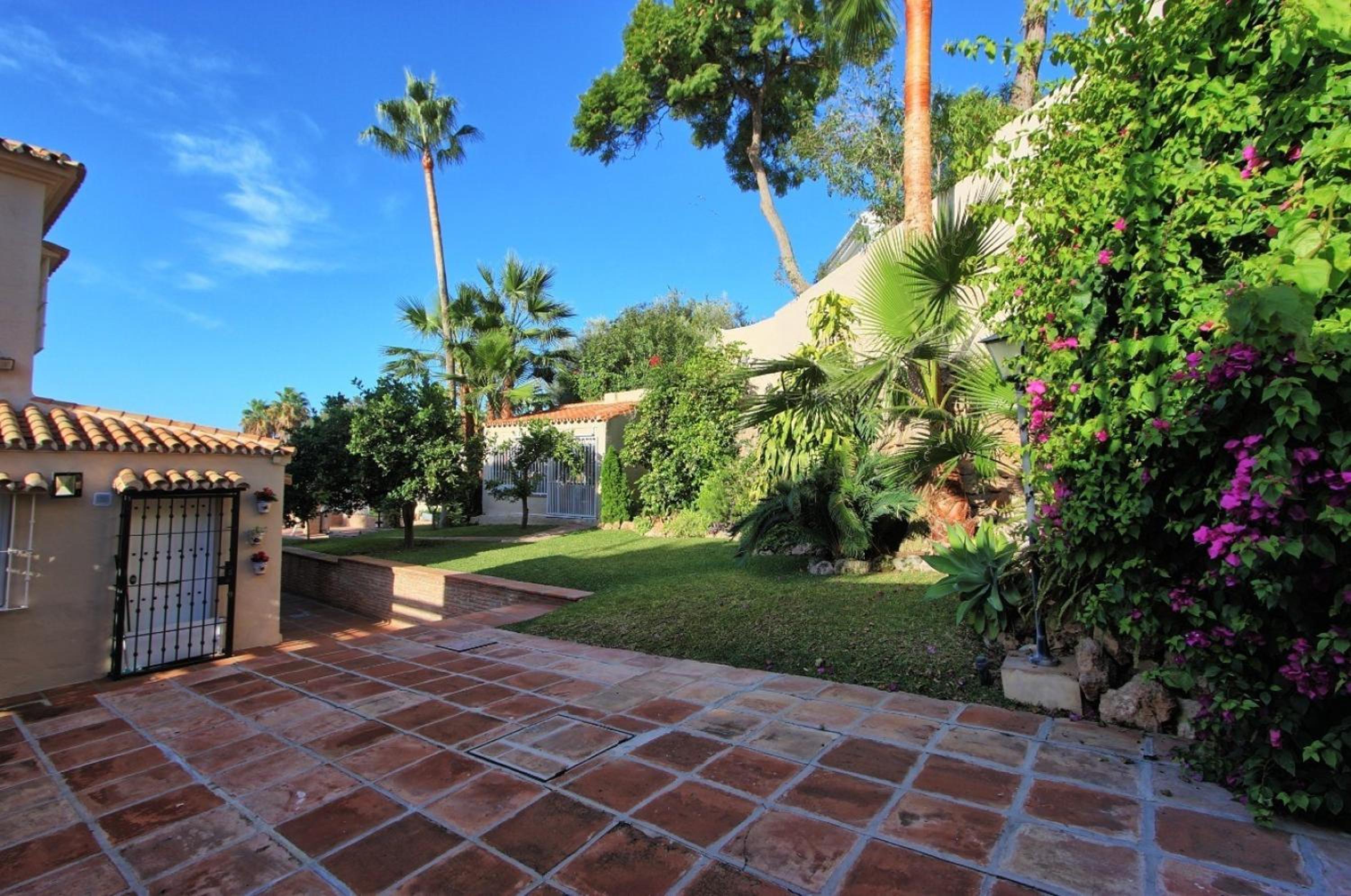 Villa Espaciosa con Piscina y Vistas al Mediterráneo en Torremolinos