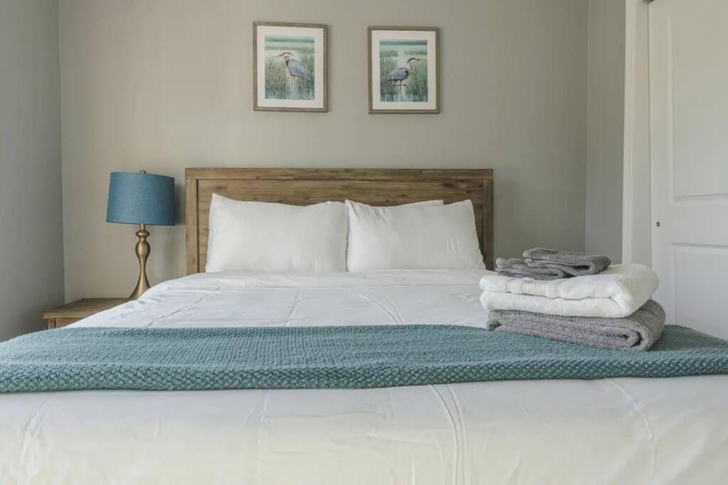 The Cherry House: Luxury 4BR Near Hudson Valley view 3