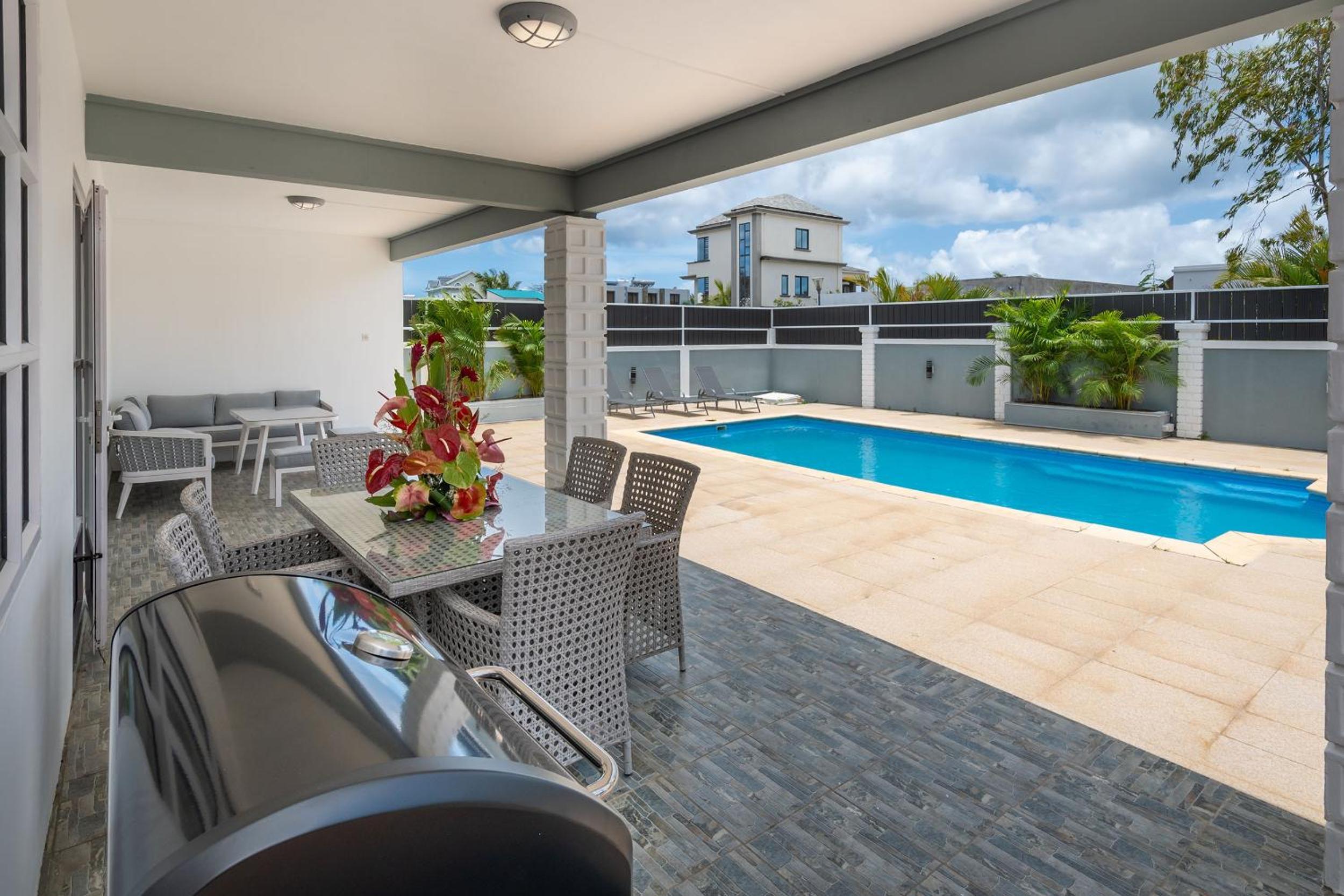 Villa Tropicale, 5 bed, private pool, 5 min beach photo 3