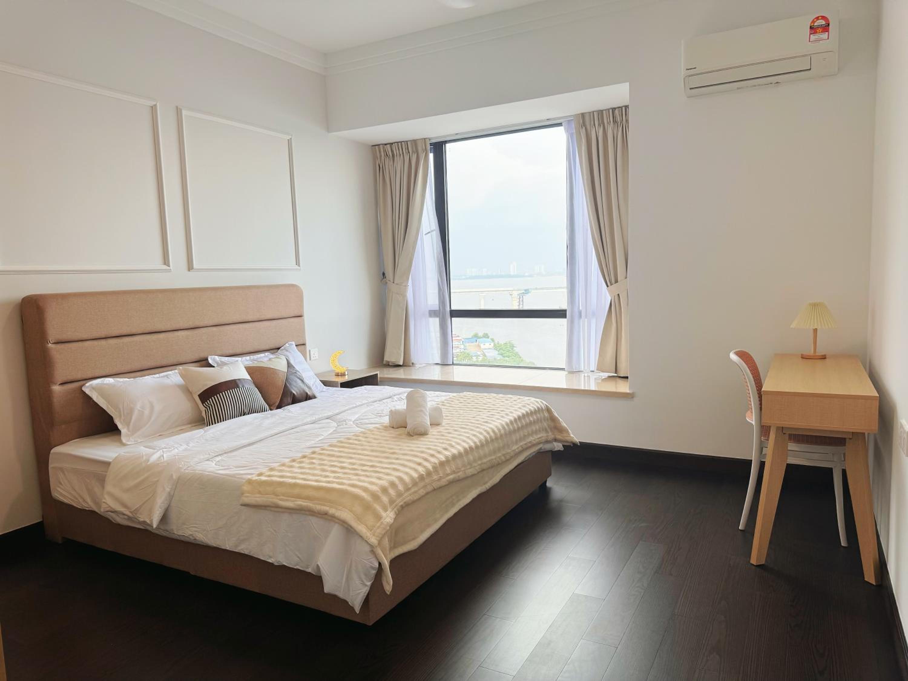 TheBess Hotel Tokyo is located adjacent to Singapore and offers a sea viewIt is a family business smart room with the sea view of Princess Bay富力公主湾