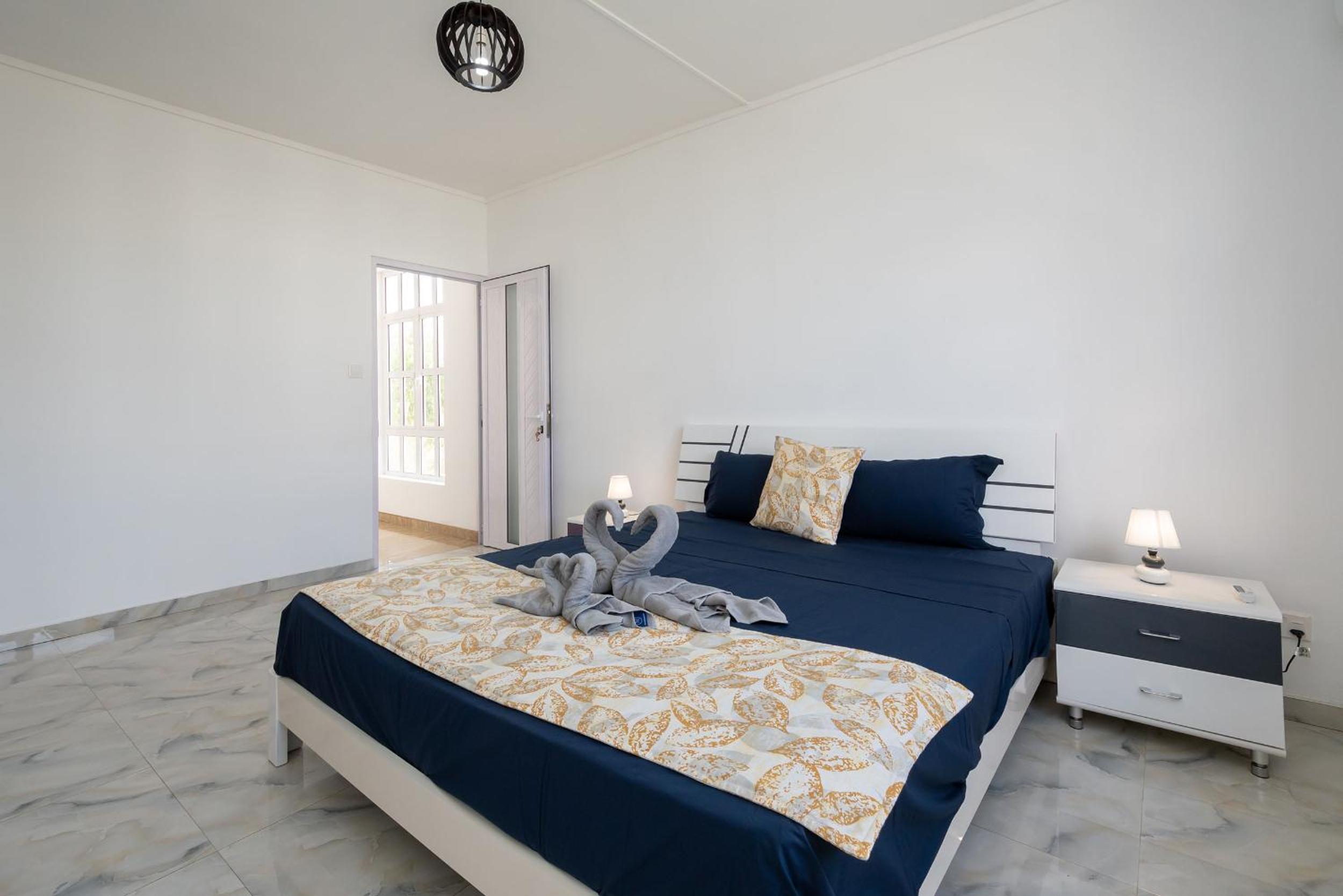 Villa Tropicale, 5 bed, private pool, 5 min beach view 4