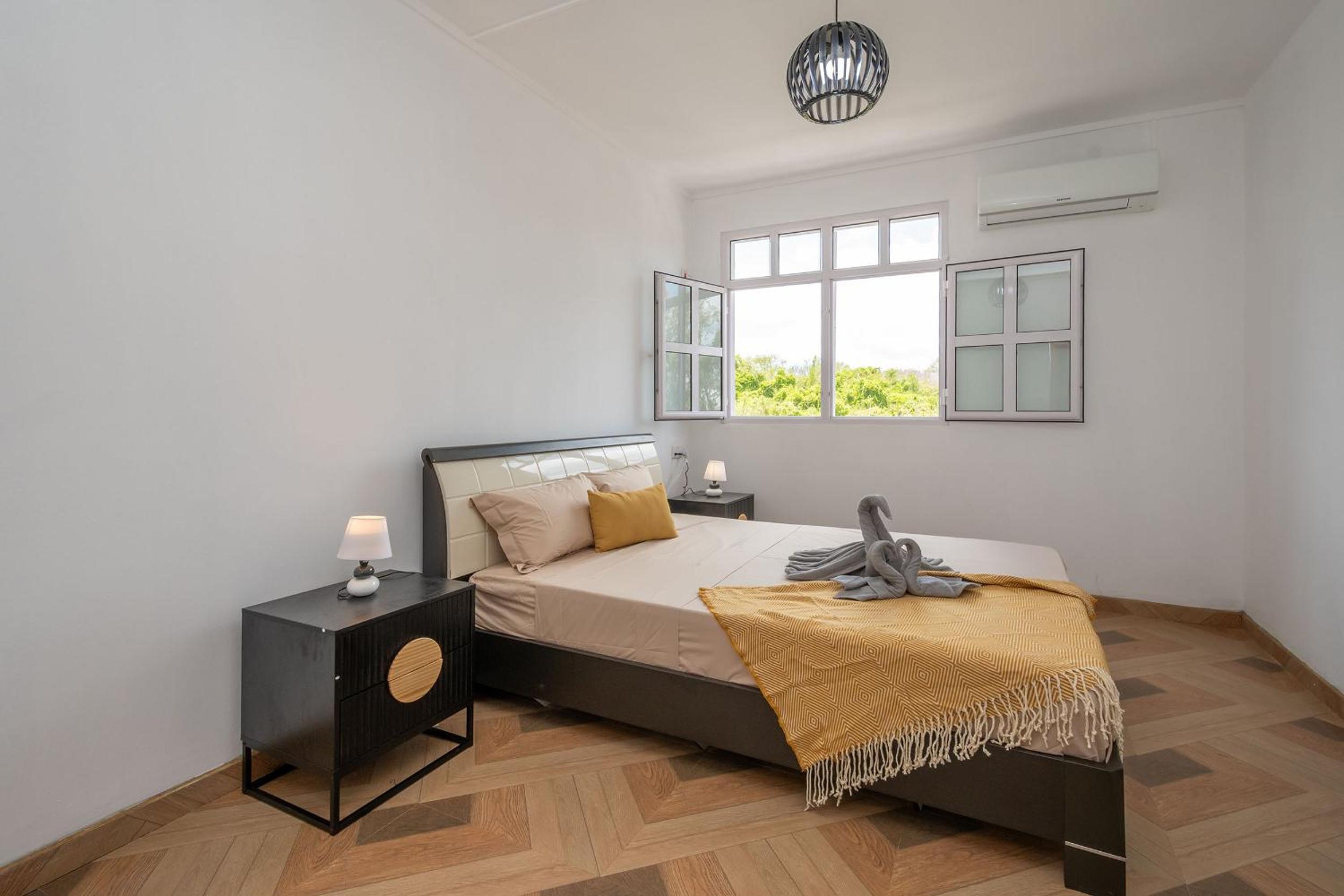 Villa Tropicale, 5 bed, private pool, 5 min beach view 2