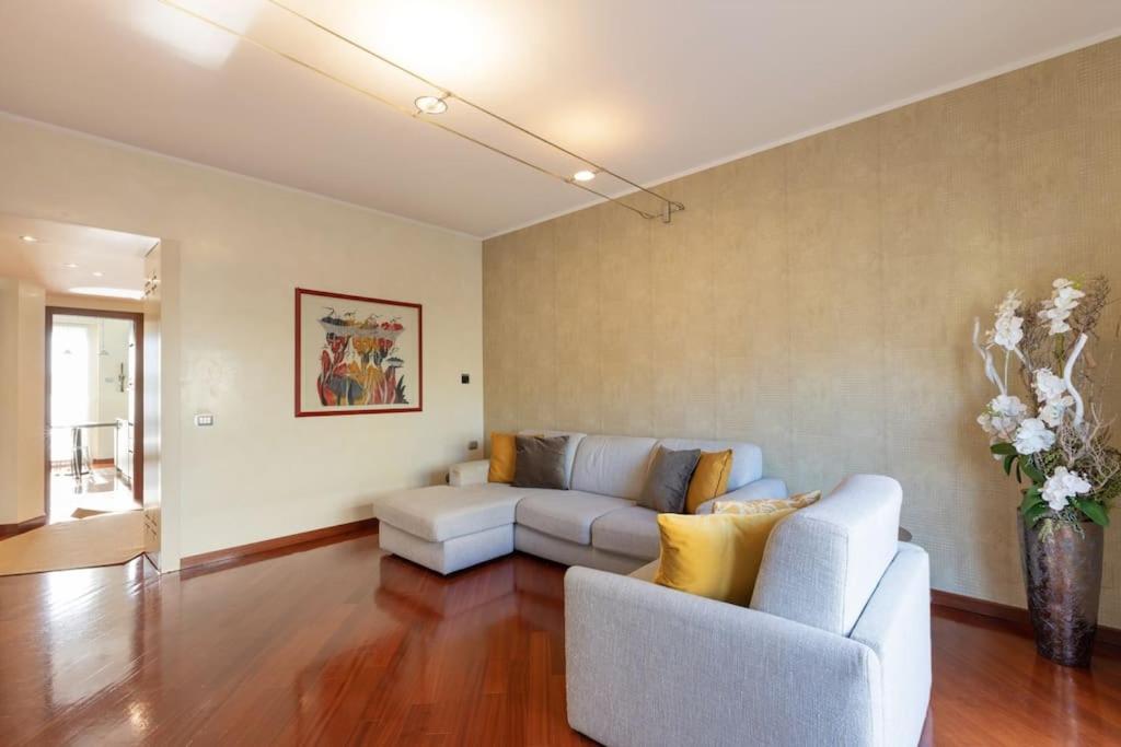 Wonderful 2bedroom flat Solari 7th f - Mirable PM