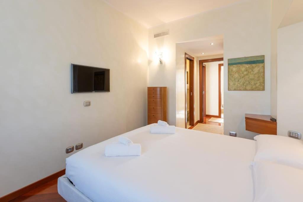 Wonderful 2bedroom flat Solari 7th f - Mirable PM