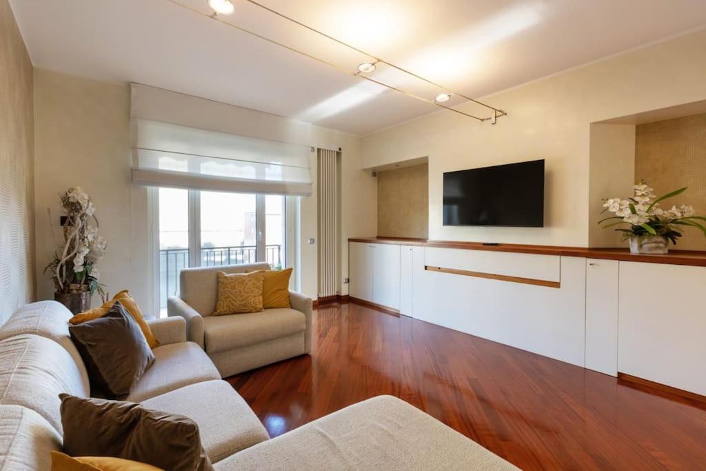 Wonderful 2bedroom flat Solari 7th f - Mirable PM