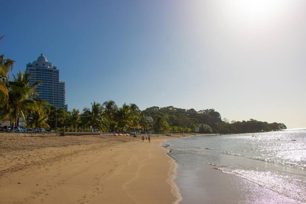 Luxury Beachfront Apartment Near Panama City