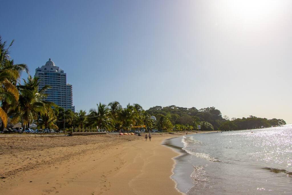 Luxury Beachfront Apartment Near Panama City
