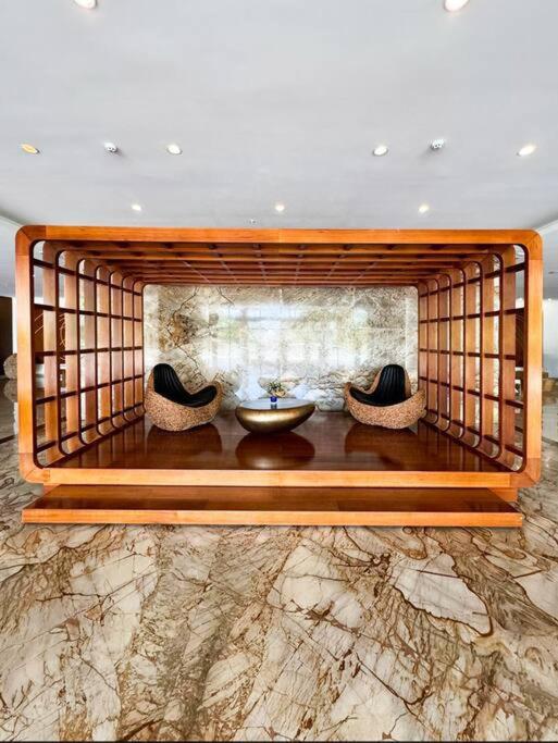 Luxury Beachfront Apartment Near Panama City