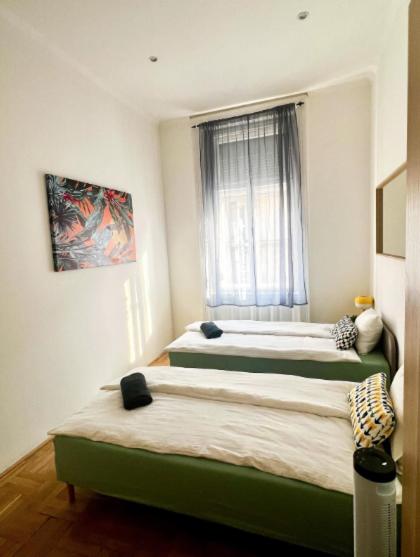 2BR Supercentral Apartment with Variable Beds by NW