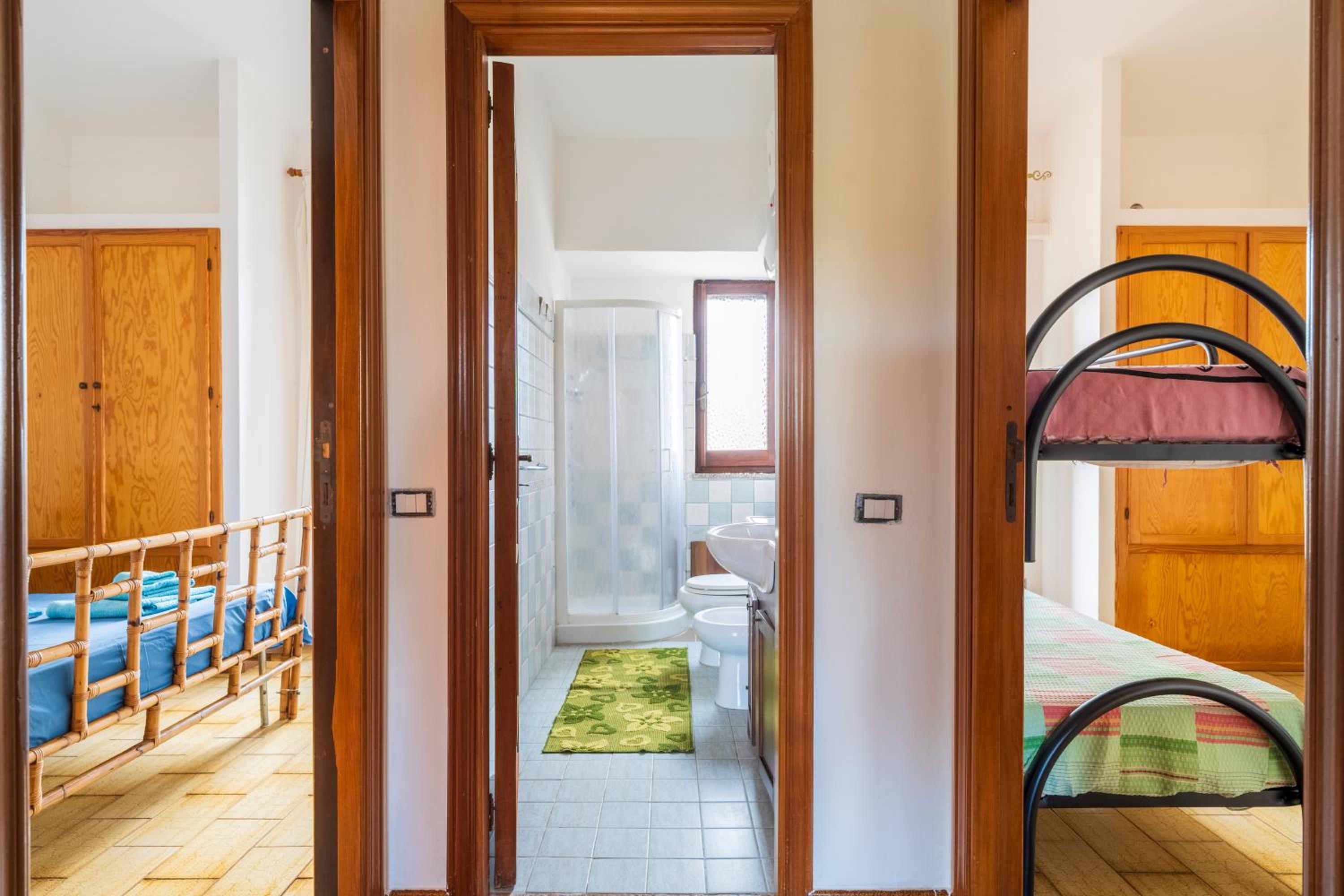 Casa Alva en Bari Sardo — bathroom