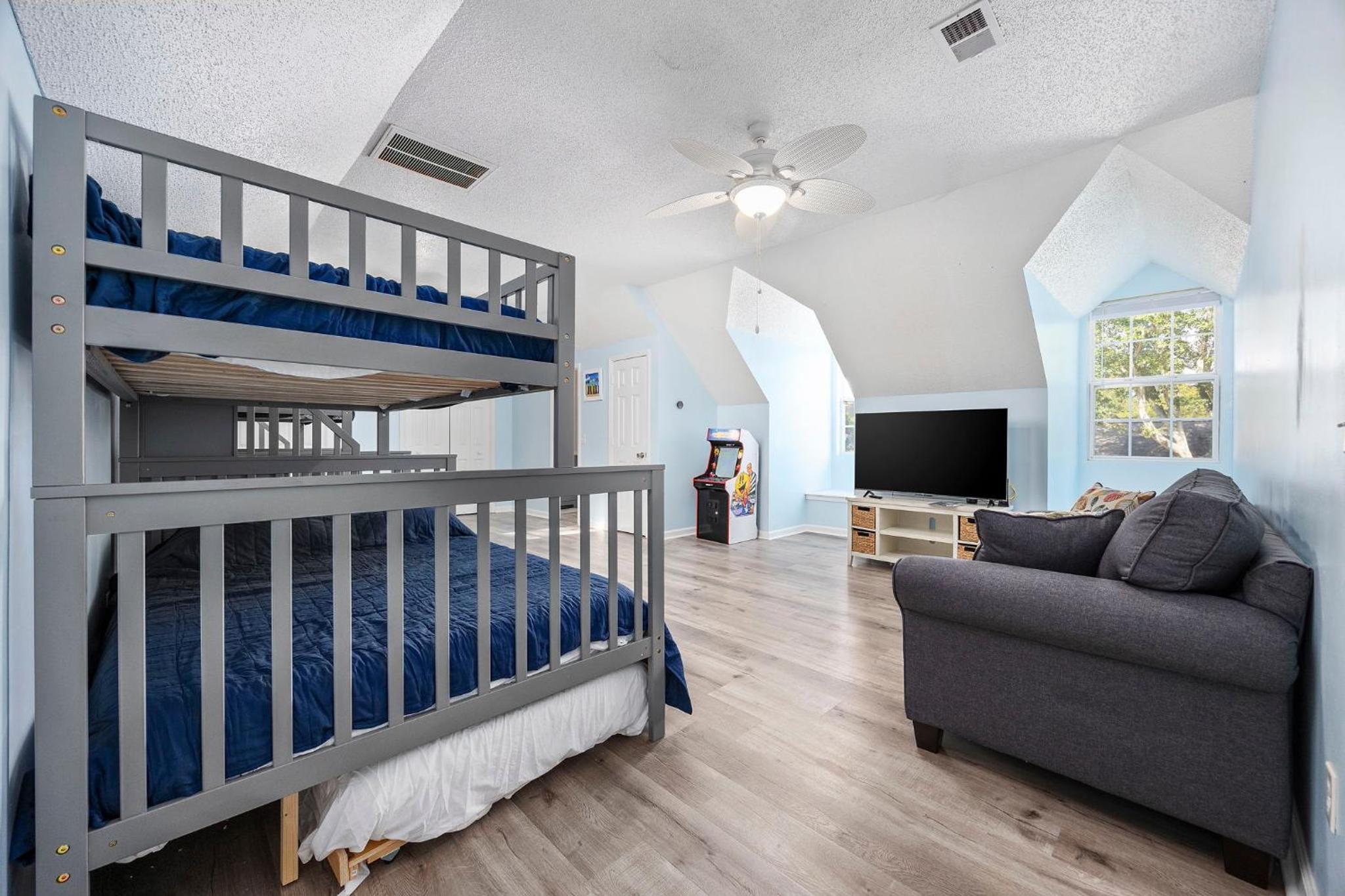 Spacious Beach Home Walk to Shore Drive