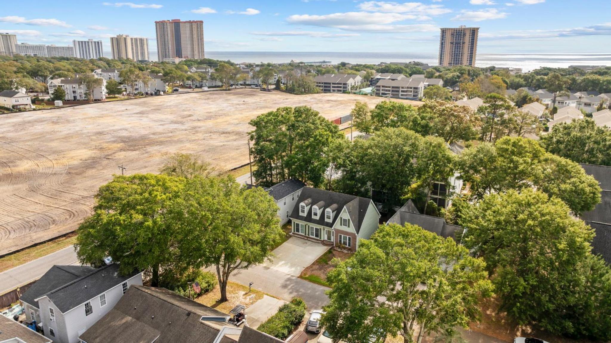 Spacious Beach Home Walk to Shore Drive