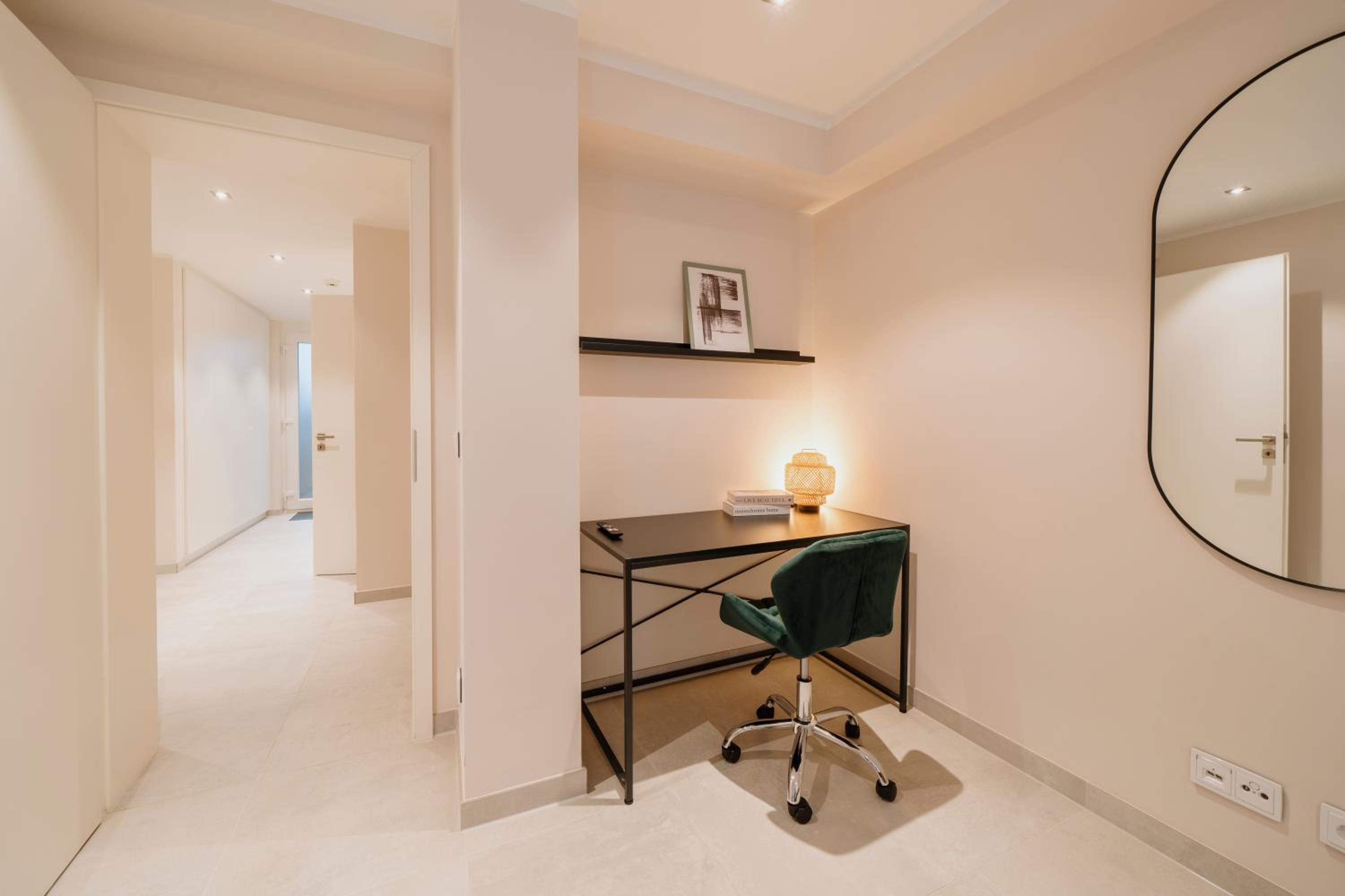 Homely Berlin - Huge Terrace, Modern, Quiet, Near Kudamm